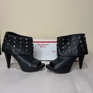 Vince Camuto Womens Black Open Toe Stilettos With Spikes bootie size 7 37